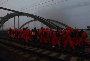 مخالفان صادرات سلاح به تل‌آویو در آلمان مسیر قطار را بستند