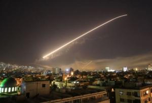 مقابله پدافند هوایی سوریه باتجاوز تل‌آویو به فرودگاهی نظامی درحمص