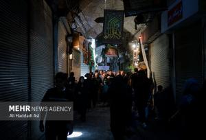 عزاداری زنجیر زنان محله خیابان در بازار مظفریه تبریز