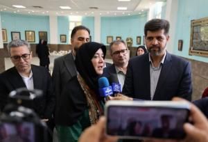 معاون وزیر: زنان سهم قابل‌توجهی در تولیدات صنایع‌دستی لنجان دارند