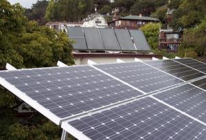 عضو کمیسیون عمران: در گیلان گواهی پایان کار مشروط به استفاده از پنل های خورشیدی شده است/ دولت صدور گواهی صرفه جویی را جدی بگیرد