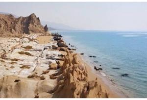 پیشروی آب شیرین باران به دریا در بندر مقام