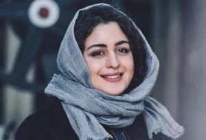 تیپ ژولیده و غیر رسمی فاطیما بهارمست در یک مراسم