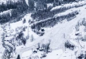 خدمتگزار:احتمال وقوع مجدد بهمن در ارتفاعات شیرباد وجود دارد