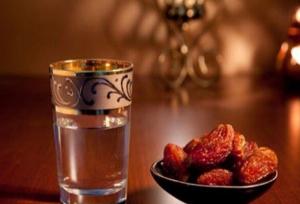 چگونه تشنگی در ساعات روزه داری را کاهش دهیم