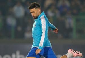 خبر تلخ برای استقلالی‌ها/ ستاره آبی ها در آستانه دربی مصدوم شد