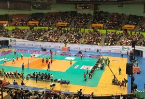 ثابت قدم: بودجه برای تعمیر سقف ۱۲ هزار نفری نداریم!