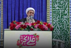 امام جمعه کرمان: سربازان گمنام به تنهایی در مقابل همه ظالمان ایستاده‌اند