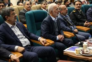 افتتاح ۱۲ نیروگاه خورشیدی در یزد با حضور وزیر کشور