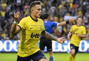 ۵ نکته درباره دنیس اکرت که رویای قلعه‌نویی شده است