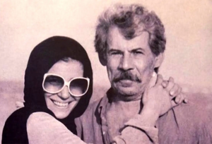 تصویری خاطره‌انگیز از داوود رشیدی ۴۲ ساله کنار پدرش