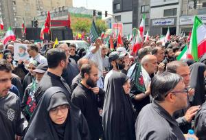 تصویری از زینب سلیمانی در مراسم تشییع شهدا