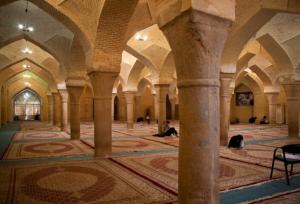 ولدان: مسجد جامع شهدا شیراز کانون تربیت معنونی نسل جوان است