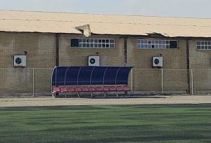 سقف پنج سالن ورزشی جاسک در پی بارندگی و طوفان اخیر تخریب شد