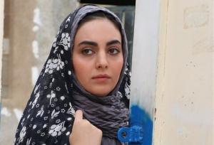 مرضیه سریال «بچه مهندس» با ژستِ سیگار به دست