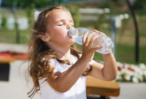 خطرات پنهان ریزپلاستیک‌ها؛ تهدید برای سلامت کودکان تا بزرگسالی