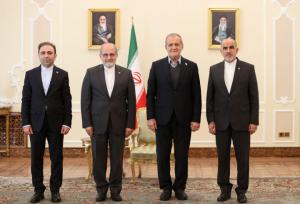 پزشکیان: خنثی‌سازی روایت‌سازی‌های نادرست  از مسئولیت‌های مهم سفرا است