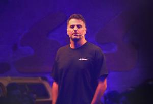 حرکت جدید و غیرقانونی علی ضیا خبرساز شد