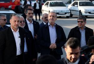 تصاویری خاص از پزشکیان هنگام بازدید از راه‌آهن تهران