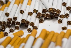 قلی زاده: بیش از ۱۴۸ هزار نخ سیگار فاقد مجوز در تکاب کشف شد