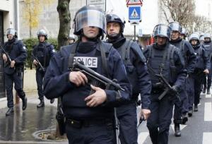 استقرار ۳۰ هزار نیروی پلیس برای تأمین امنیت انتخابات فرانسه
