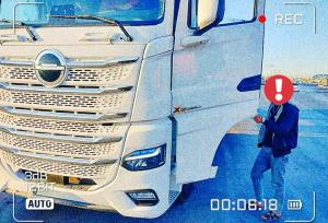 کامیون کشنده با راننده ۱۵ ساله در محور مورچه‌خورت متوقف شد