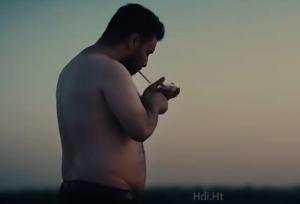 تصویر نیمه‌برهنه جواد عزتی پرحرف و حدیث شد!