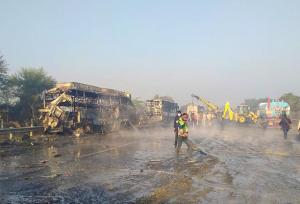 ۱۷ کشته در تصادف اتوبوس و کامیون در کارناتاکای هند