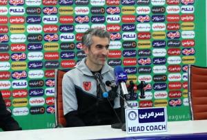 به بازیکنانم تذکر جدی دادم