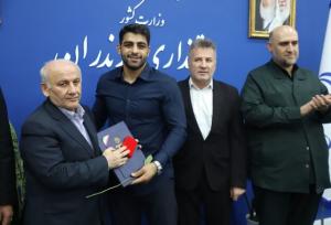 زمین و اشتغال برای قهرمانان کشتی مازندران فراهم می‌شود