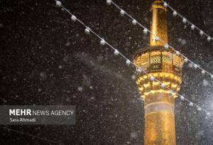 بارش برف در حرم امام رضا(ع)