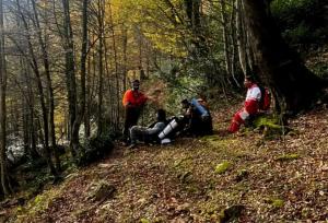 پرناک: ۳ گردشگر گرفتار در مه‌ گرفتگی ارتفاعات درفک نجات یافتند