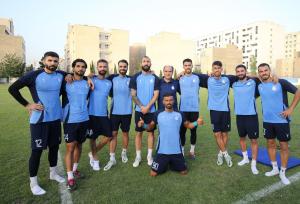 خواننده مشهور، مهمان تمرین استقلال شد