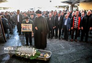 بدرقه آرام کامران فانی به آرامگاه ابدی‌اش