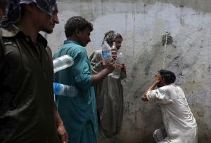 گرمای شدید در پاکستان/دست کم ۳۶ نفر ظرف ۳ روز در کراچی جان باختند