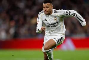 ام باپه پاریسی‌ها را تهدید کرد