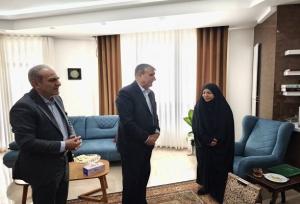 اسلامی با خانواده دانشمند هسته‌ای «شهید فریدون عباسی» دیدار کرد
