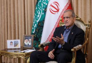 قاب عکس معنادار روی میز مسعود پزشکیان