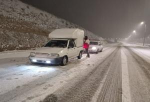 امدادرسانی هلال‌احمر خراسان شمالی به ۲۰۰۰ نفر  گرفتار در برف و کولاک
