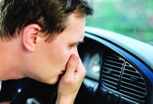 کِی نگران بوی سوختگی بخاری ماشین باشیم؟