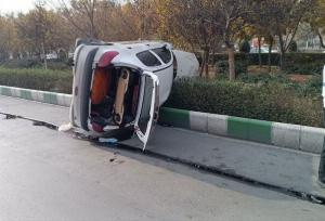 باخدا: واژگونی خودرو در بزرگراه پیامبر اعظم مشهد یک مصدوم برجا گذاشت