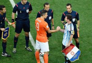 فان‌پرسی: همه باید قبول کنند که مسی در تاریخ فوتبال جهان، بهترین است