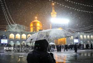 طنین نقاره خانه حرم مطهر امام رضا(ع) در عصر برفی مشهد