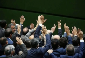 فرهیختگان: بعد از جنگ ۱۲روزه رادیکال‌ها جای خدا نشسته‌اند!