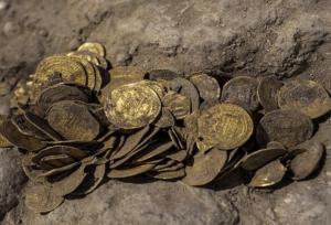 ۵۰۰ شی تاریخی از قاچاقچیان در داراب کشف شد