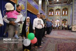 حضور یزدی‌ها در مسجد حظیره در ساعات اولیه رای گیری