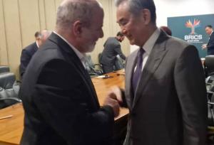 دیدار وزیر خارجه چین با  احمدیان