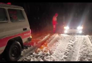 گردنه مایین بلاغ همچنان درگیر بارش برف است