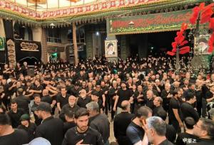 نخل‌گردانی عاشورا؛ نمادی از تابوت سیدالشهدا و ذکر حیدر حیدر در نطنز