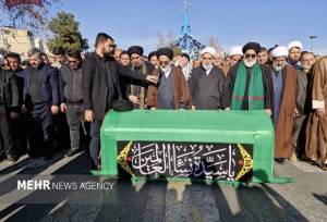 وداع مردم ورامین با آیت‌الله محمودی گلپایگانی